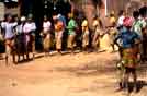 Burkina Faso, danze improvvisate al villaggio9 di Tengr�la